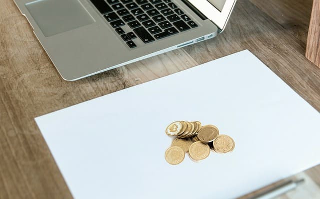 Pluriactivité en micro-entreprise : plafonds de CA et cotisations sociales.