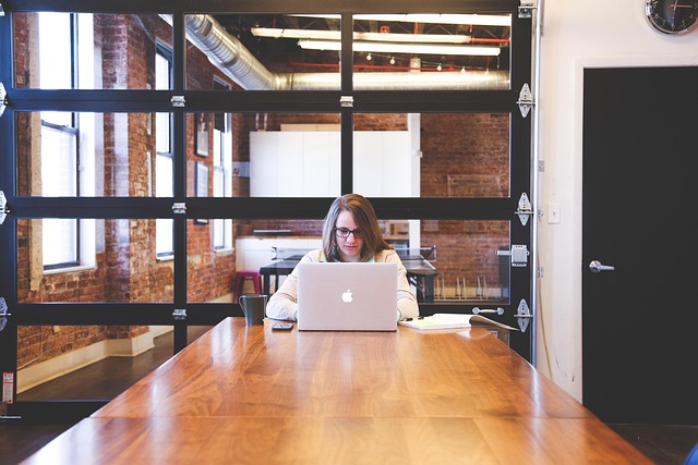 Peut-on ouvrir une micro-entreprise quand on est étudiant ?
